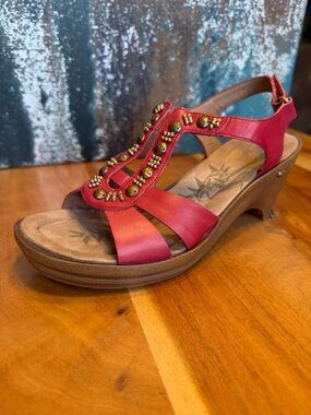 Boho Red Embellished Leather Slingback Wedge Sandals GUC